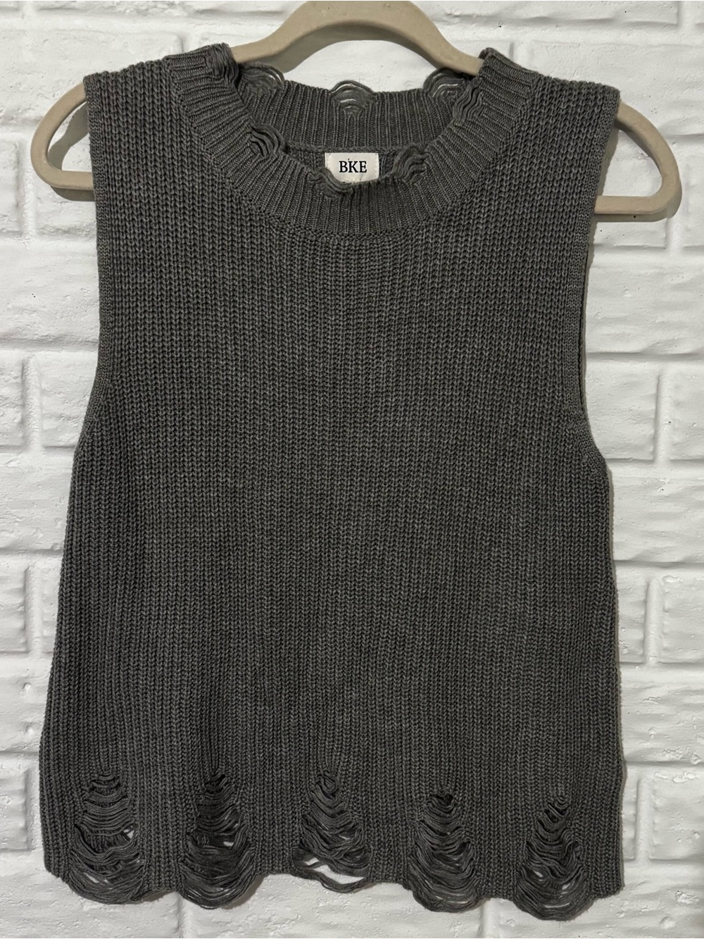 BKE Buckle Distressed Sweater Tank Top Women’s Medium Gray Grey Ripped Blouse